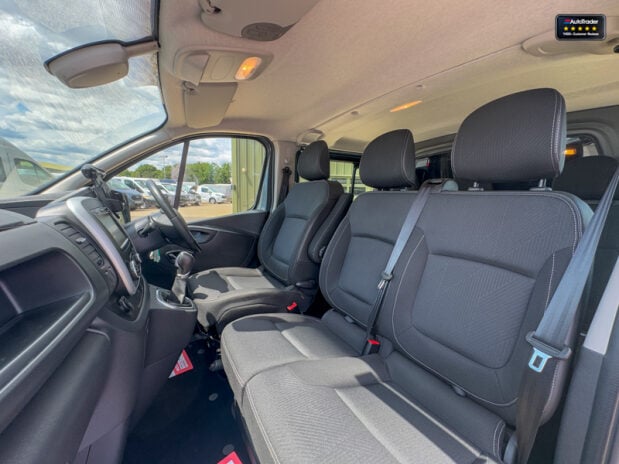 Renault Trafic AUTO Crew [SOLD KH] Cab LWB L2H1 Black Edition Air Con Nav Sensors EURO 6 N 15