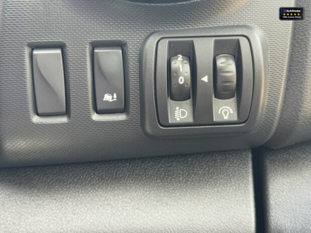 Renault Trafic AUTO Crew [SOLD KH] Cab LWB L2H1 Black Edition Air Con Nav Sensors EURO 6 N 28