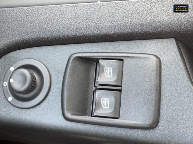 Renault Trafic AUTO Crew [SOLD KH] Cab LWB L2H1 Black Edition Air Con Nav Sensors EURO 6 N 29