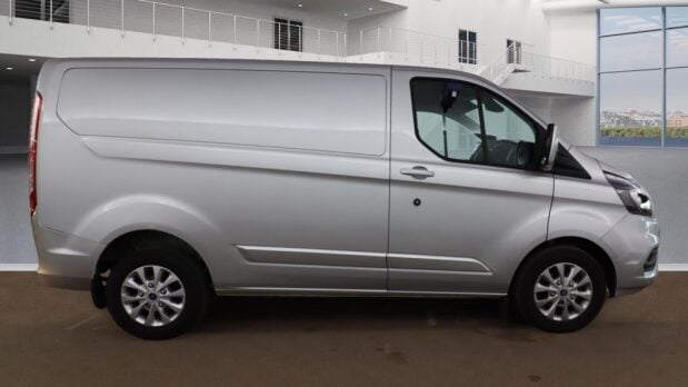Ford Transit Custom SWB L1H1 [SOLD CR] 340 Limited Air Con Alloys Sensors EURO 6 NO VAT 3