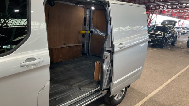 Ford Transit Custom SWB L1H1 [SOLD CR] 340 Limited Air Con Alloys Sensors EURO 6 NO VAT 8