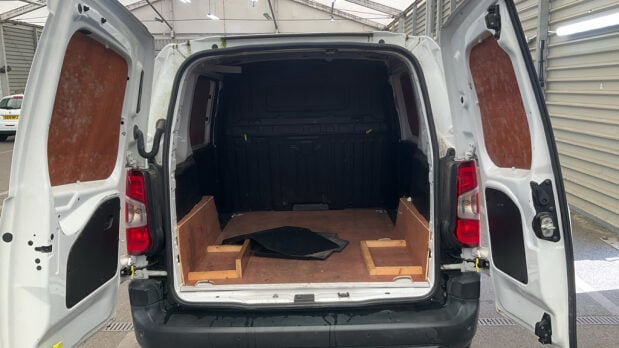 Peugeot Partner SWB L1H1 Puretech Professional Air Con Side Door EURO 6 NO VAT 4