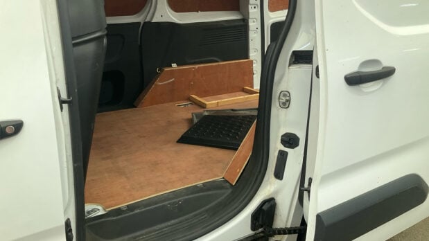 Peugeot Partner SWB L1H1 Puretech Professional Air Con Side Door EURO 6 NO VAT 6