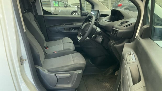 Peugeot Partner SWB L1H1 Puretech Professional Air Con Side Door EURO 6 NO VAT 7