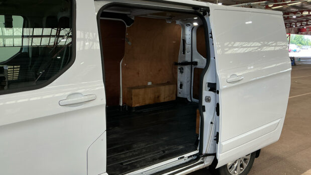 Ford Transit Custom SWB L1H1 Low Roof 300 Limited Alloys Air Con Sensors EURO 6 8