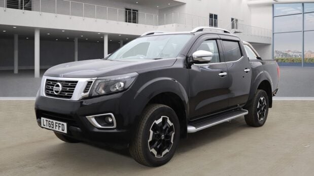 Nissan Navara Crew Cab AUTO 4x4 Dci Tekna Air Con Cam Nav Sensors EURO 6 NO VAT 1