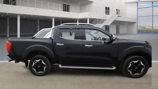 Nissan Navara Crew Cab AUTO 4x4 Dci Tekna Air Con Cam Nav Sensors EURO 6 NO VAT 3