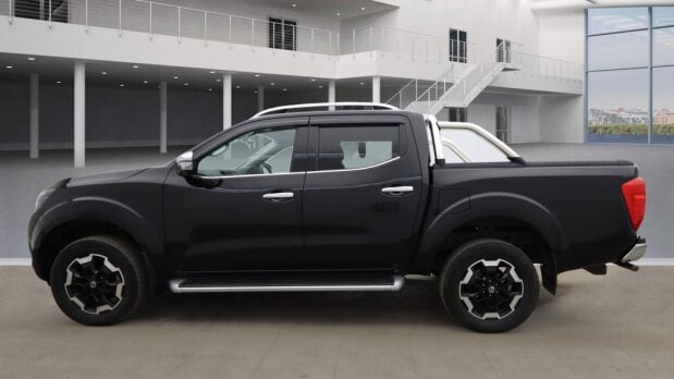 Nissan Navara Crew Cab AUTO 4x4 Dci Tekna Air Con Cam Nav Sensors EURO 6 NO VAT 7