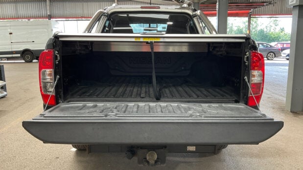 Nissan Navara Crew Cab AUTO 4x4 Dci Tekna Air Con Cam Nav Sensors EURO 6 NO VAT 5