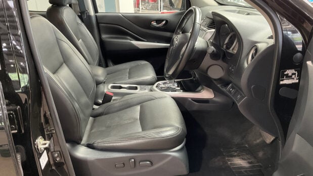 Nissan Navara Crew Cab AUTO 4x4 Dci Tekna Air Con Cam Nav Sensors EURO 6 NO VAT 9