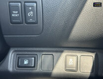 Nissan Navara Crew Cab AUTO 4x4 Dci Tekna Air Con Cam Nav Sensors EURO 6 NO VAT 23