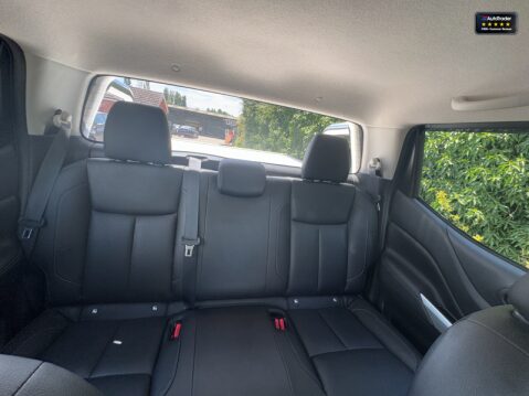 Nissan Navara Crew Cab AUTO 4x4 Dci Tekna Air Con Cam Nav Sensors EURO 6 NO VAT 10
