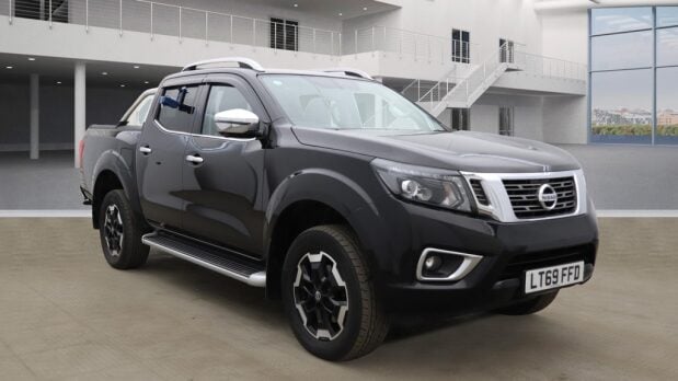 Nissan Navara Crew Cab AUTO 4x4 Dci Tekna Air Con Cam Nav Sensors EURO 6 NO VAT 2