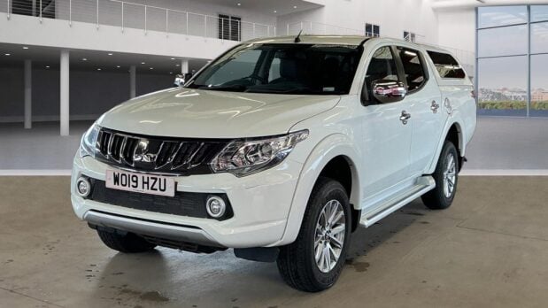 Mitsubishi L200 Crew Cab 4x4 AUTO Barbarian Alloys Air Con Cam Hard Top EURO 6 NO VAT 1
