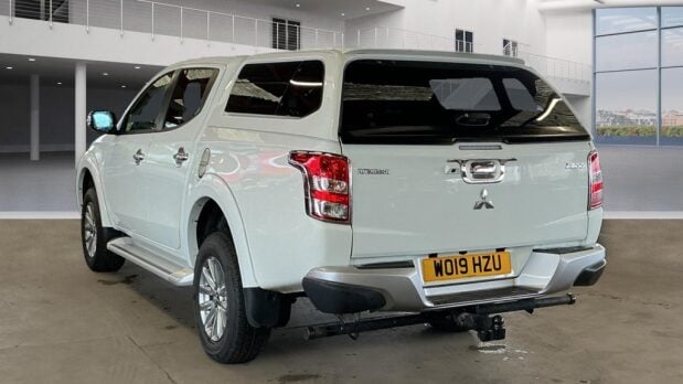 Mitsubishi L200 Crew Cab 4x4 AUTO Barbarian Alloys Air Con Cam Hard Top EURO 6 NO VAT 5