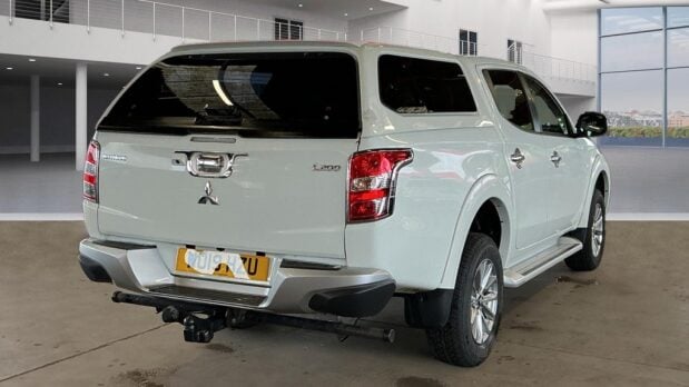Mitsubishi L200 Crew Cab 4x4 AUTO Barbarian Alloys Air Con Cam Hard Top EURO 6 NO VAT 3