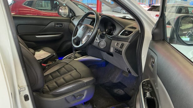 Mitsubishi L200 Crew Cab 4x4 AUTO Barbarian Alloys Air Con Cam Hard Top EURO 6 NO VAT 7