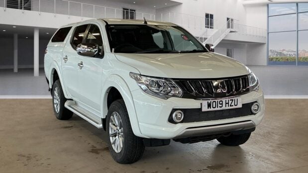 Mitsubishi L200 Crew Cab 4x4 AUTO Barbarian Alloys Air Con Cam Hard Top EURO 6 NO VAT 2