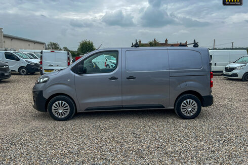 Vauxhall Vivaro SWB L1H1 Low Roof 3100 Dynamic Air Con Side Door EURO 6 NO VAT