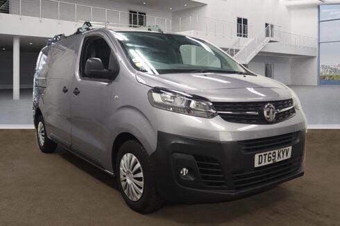 Vauxhall Vivaro SWB L1H1 Low Roof 3100 Dynamic Air Con Side Door EURO 6 NO VAT