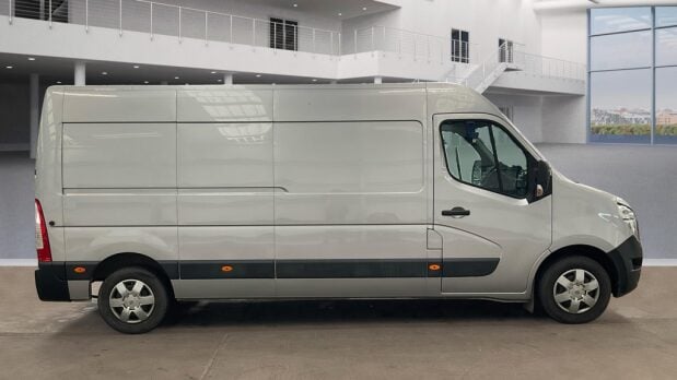 Nissan Interstar AUTO LWB L3H2 Dci Tekna Air Con Camera Nav Sensors EURO 6 NO VAT 3
