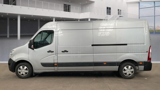 Nissan Interstar AUTO LWB L3H2 Dci Tekna Air Con Camera Nav Sensors EURO 6 NO VAT 7
