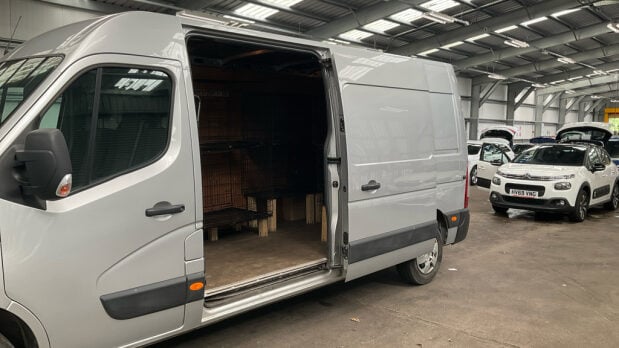 Nissan Interstar AUTO LWB L3H2 Dci Tekna Air Con Camera Nav Sensors EURO 6 NO VAT 8