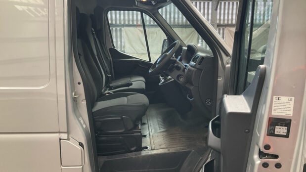 Nissan Interstar AUTO LWB L3H2 Dci Tekna Air Con Camera Nav Sensors EURO 6 NO VAT 9