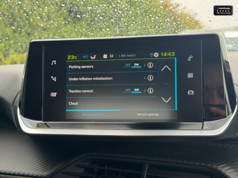 Peugeot 208 50kWh Allure Hatchback 5dr Electric Auto (136 ps) 25