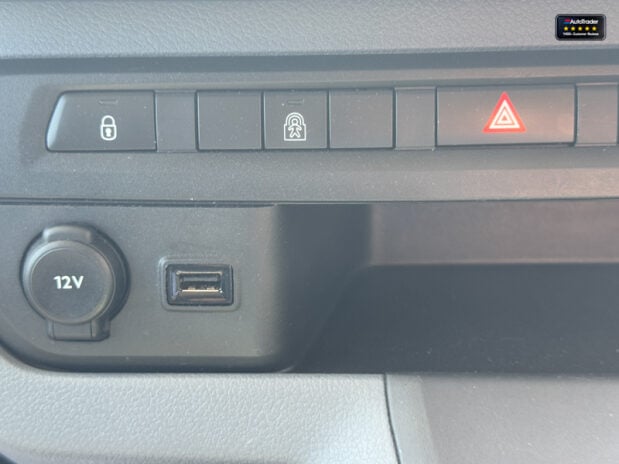 Peugeot Expert Crew Cab SWB L1H1 Low Roof Bluehdi Professional Air Con Sensors EURO 6 37