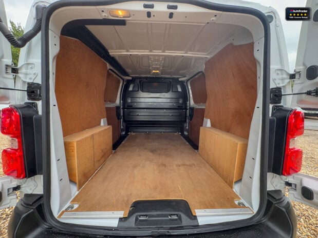 Peugeot Expert MWB L2H1 Bluehdi Professional Premium Plus Air Con Cruise SELECT 10