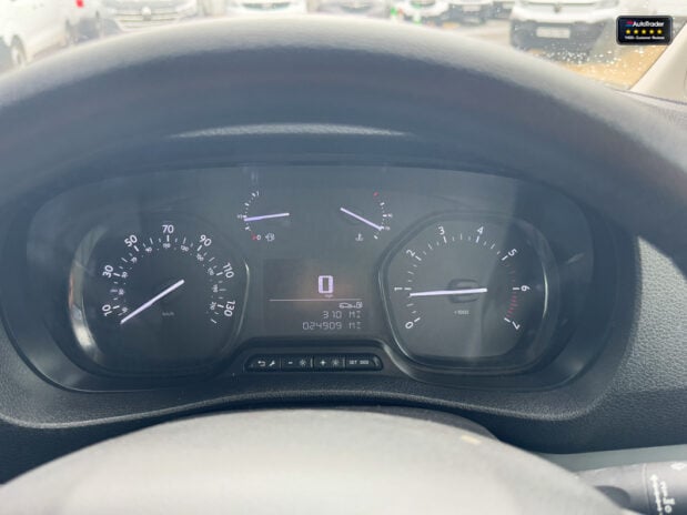 Peugeot Expert MWB L2H1 Bluehdi Professional Premium Plus Air Con Cruise SELECT 18