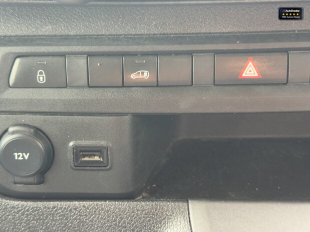 Peugeot Expert MWB L2H1 Bluehdi Professional Premium Plus Air Con Cruise SELECT 34