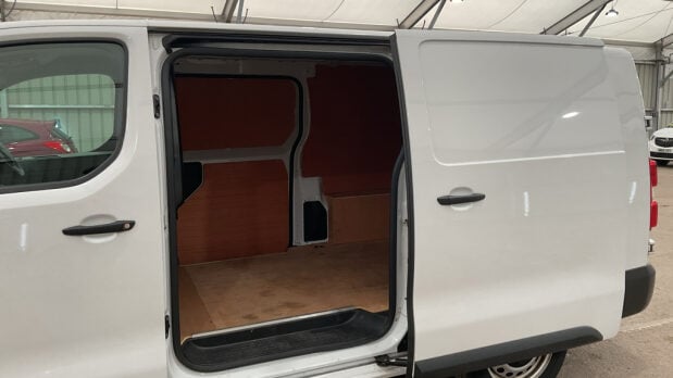 Peugeot Expert LWB L2H1 Low Roof Bluehdi Professional Premium Air Con EURO 6 8