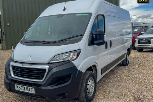Peugeot Boxer LWB L3H2 Medium Roof Bluehdi 335 Professional Premium Plus EURO 6