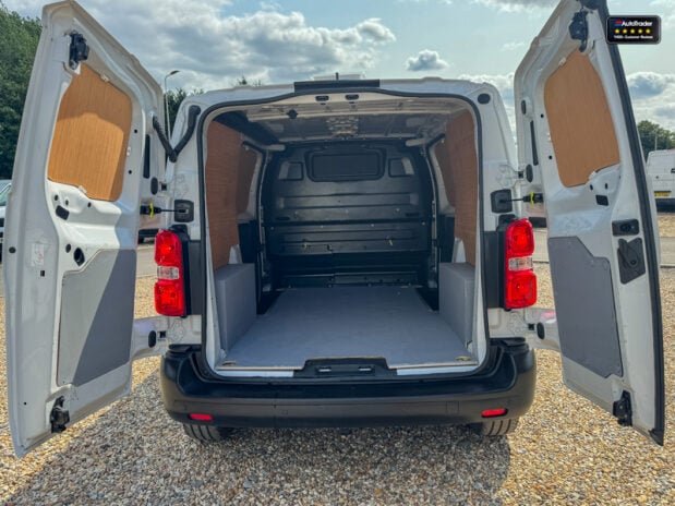 Peugeot Expert SWB L1H1 Bluehdi 1400 Professional Premium Air Con Sensors SELECT 9