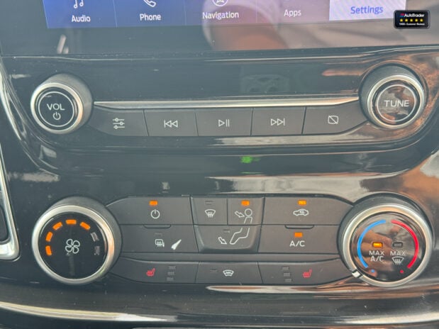 Ford Transit Custom Crew Cab SWB L1H1 AUTO 320 Limited Air Con Cam Nav 37