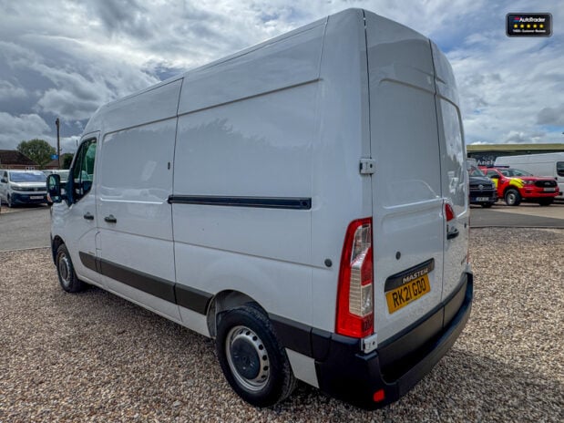 Renault Master MWB L2H2 (SOLD SM) Medium Roof Business Air Con EU 10