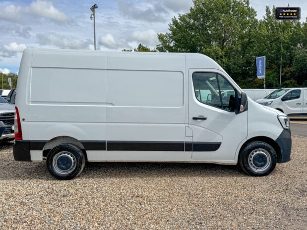 Renault Master MWB L2H2 (SOLD SM) Medium Roof Business Air Con EU 5