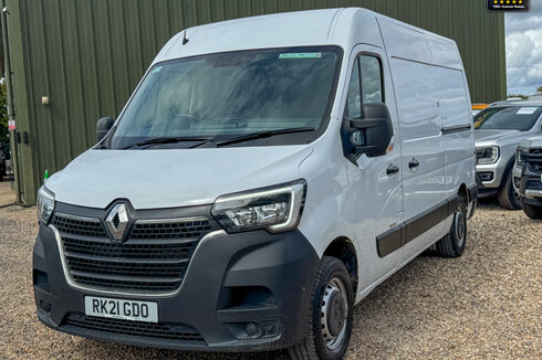 Renault Master MWB L2H2 (SOLD SM) Medium Roof Business Air Con EU