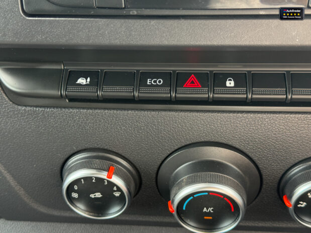 Renault Master MWB L2H2 (SOLD SM) Medium Roof Business Air Con EU 26