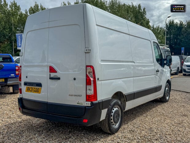 Renault Master MWB L2H2 (SOLD SM) Medium Roof Business Air Con EU 6