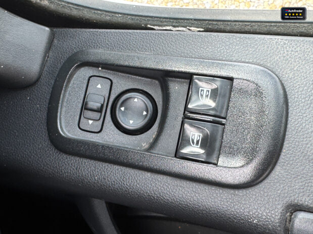 Renault Master MWB L2H2 (SOLD SM) Medium Roof Business Air Con EU 21