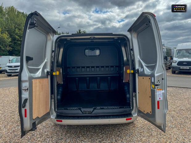 Ford Transit Custom AUTO Crew Cab SWB L1H1 320 Limited Alloys Air Con Cam Nav SELECT 10