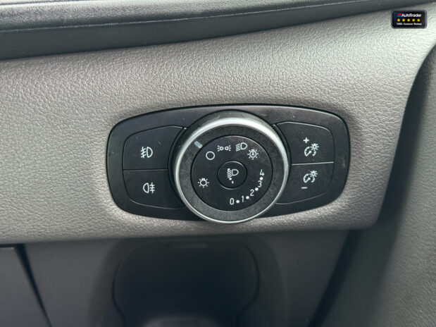 Ford Transit Custom AUTO Crew Cab SWB L1H1 320 Limited Alloys Air Con Cam Nav SELECT 28