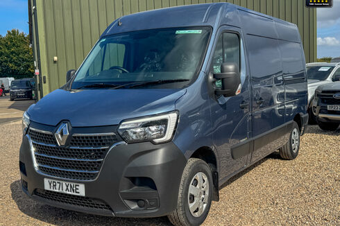 Renault Master AUTO MWB L2H2 Medium Roof Business Plus Energy Nav Sensors EURO 6