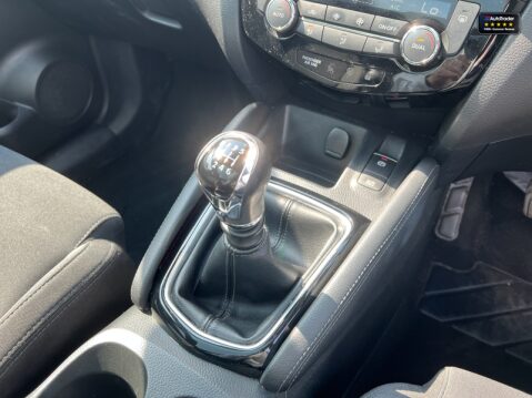 Nissan Qashqai Sold 1.3 DIG-T N-Connecta SUV 5dr Petrol Manual Euro 6 (s/s) (140 ps) 27