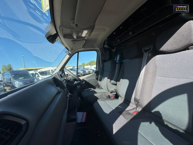 Renault Master MWB L2H2 [SOLD KH] Medium Roof Mm35 Business EURO 6 14