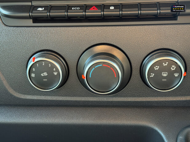 Renault Master MWB L2H2 [SOLD KH] Medium Roof Mm35 Business EURO 6 27