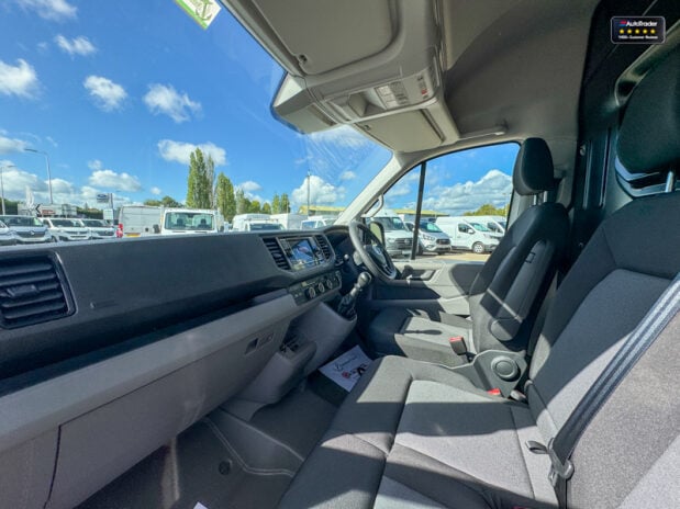 Volkswagen Crafter MWB L2 High Roof Cr35 Tdi Commerce Plus Air Con Sensors EURO 6 13